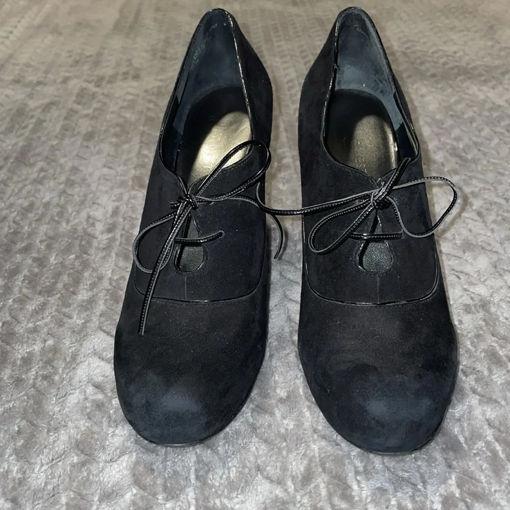 Nine West Black‎ Heels with Peek A Boo Bow Ties.  Size 9.